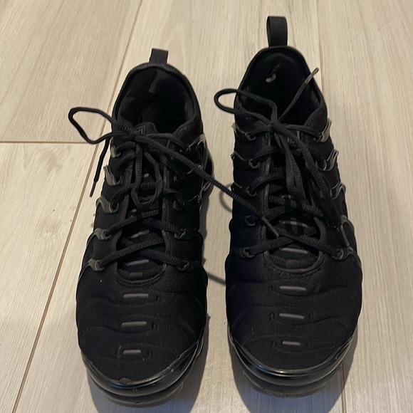 Nike Vapor Max Plus black sneakers, 10.5 - Picture 2 of 7